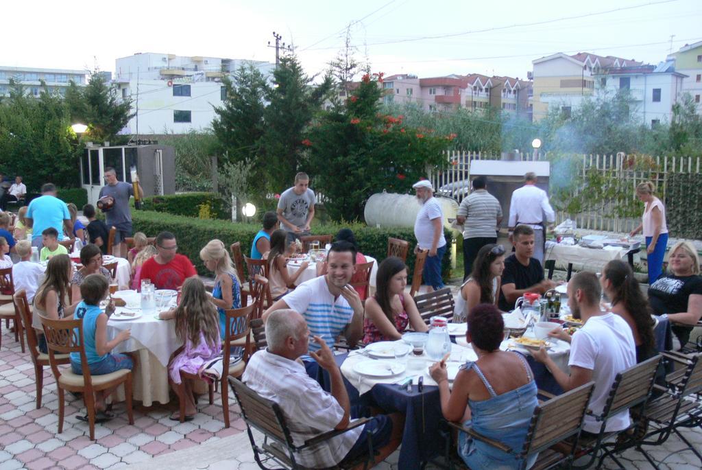 Akropoli Hotel Kryemëdhej Εξωτερικό φωτογραφία