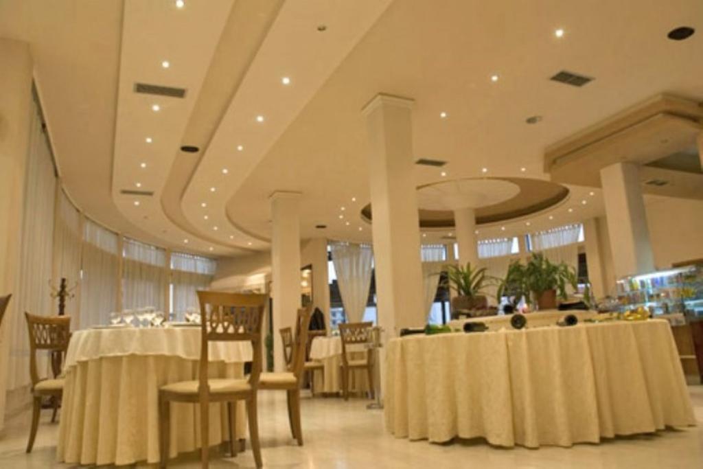 Akropoli Hotel Kryemëdhej Εξωτερικό φωτογραφία